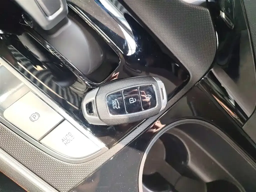 Hyundai Elantra 2025 из CN, фото 4