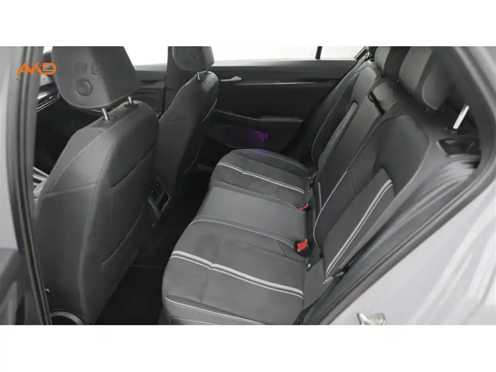 Volkswagen Golf 2024 из CN, фото 5