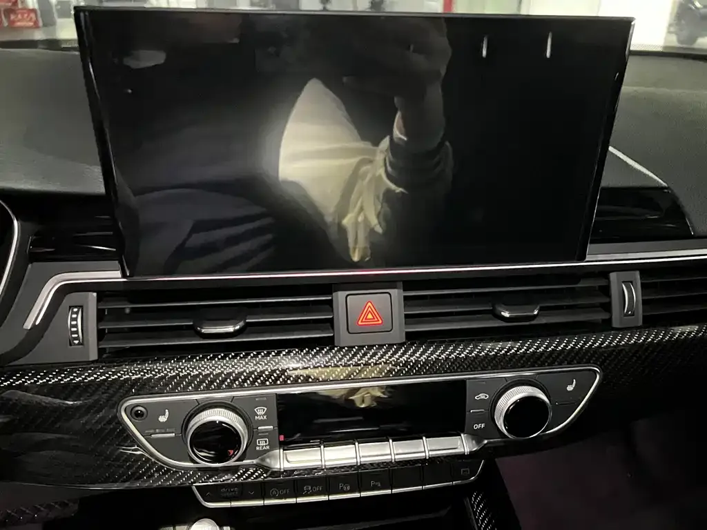 Audi A4L 2022 из CN, фото 9