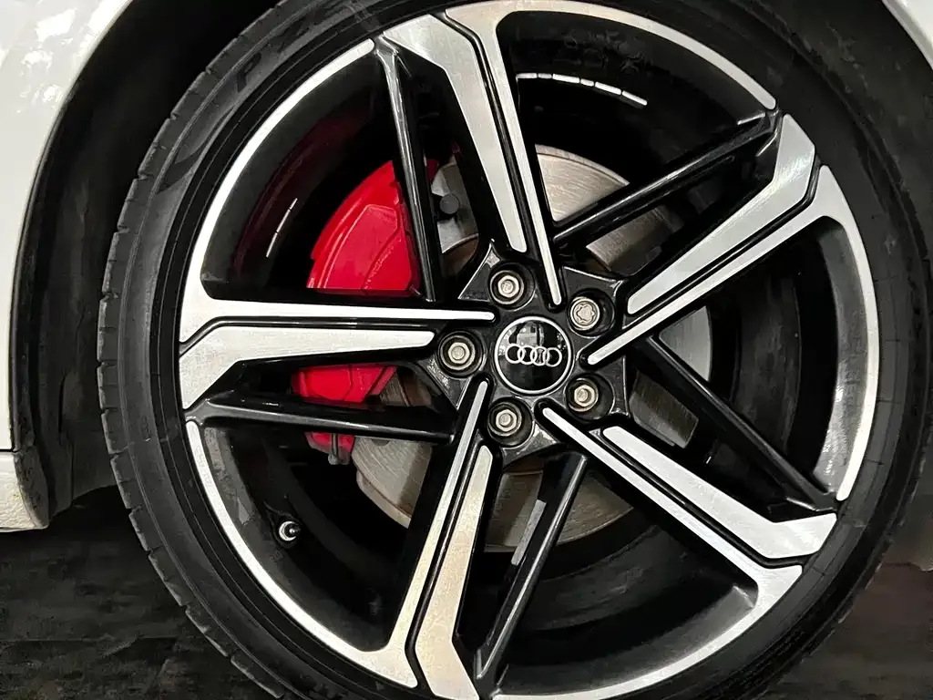 Audi A4L 2022 из CN, фото 5