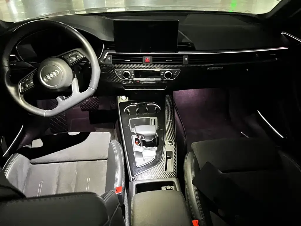 Audi A4L 2022 из CN, фото 10