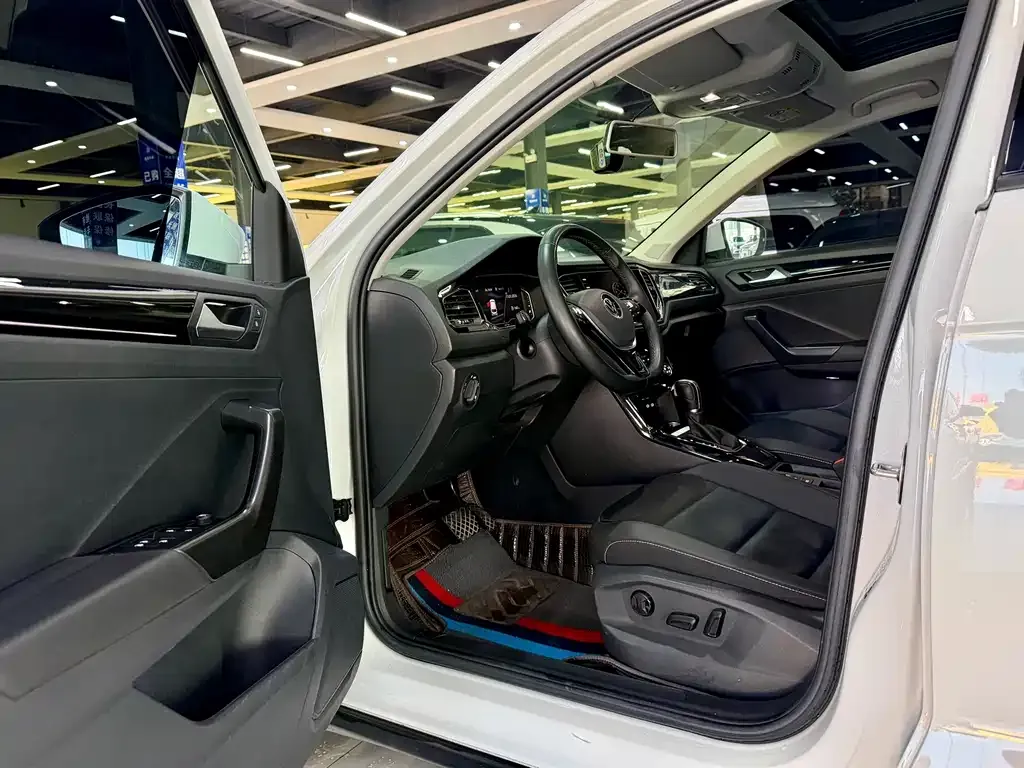 Volkswagen T-Roc 2023 из CN, фото 10