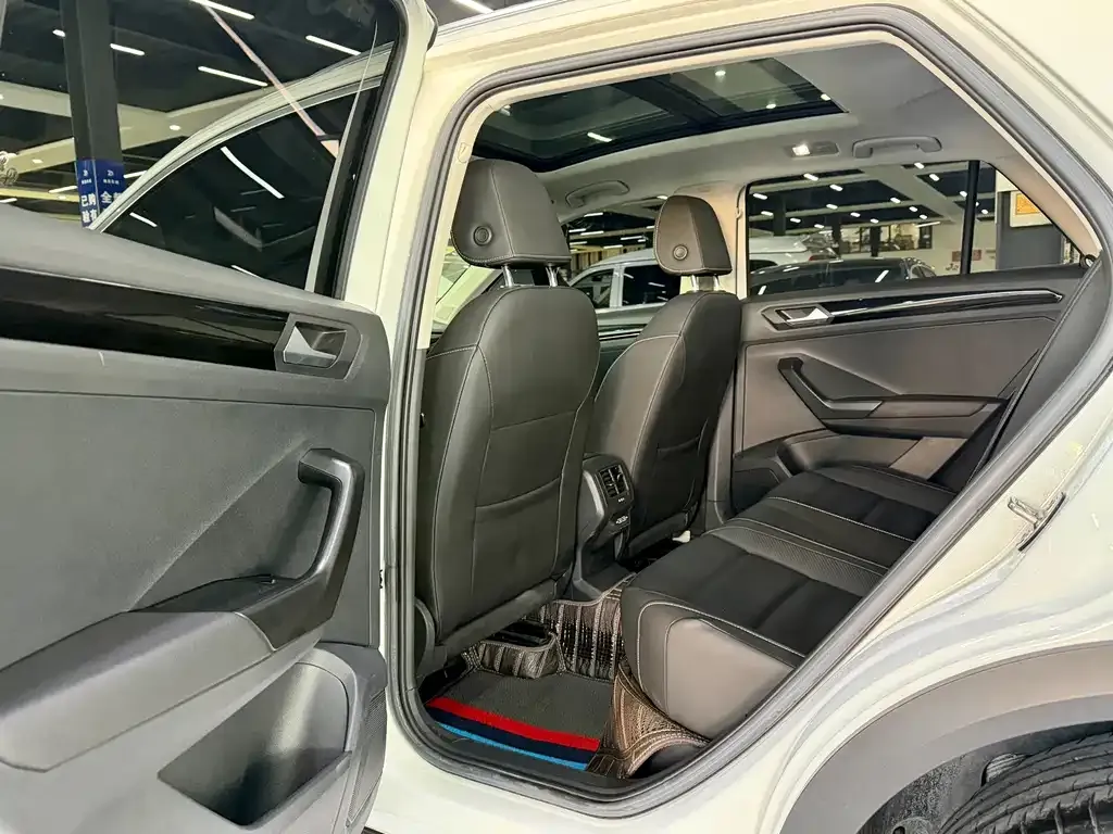 Volkswagen T-Roc 2023 из CN, фото 2