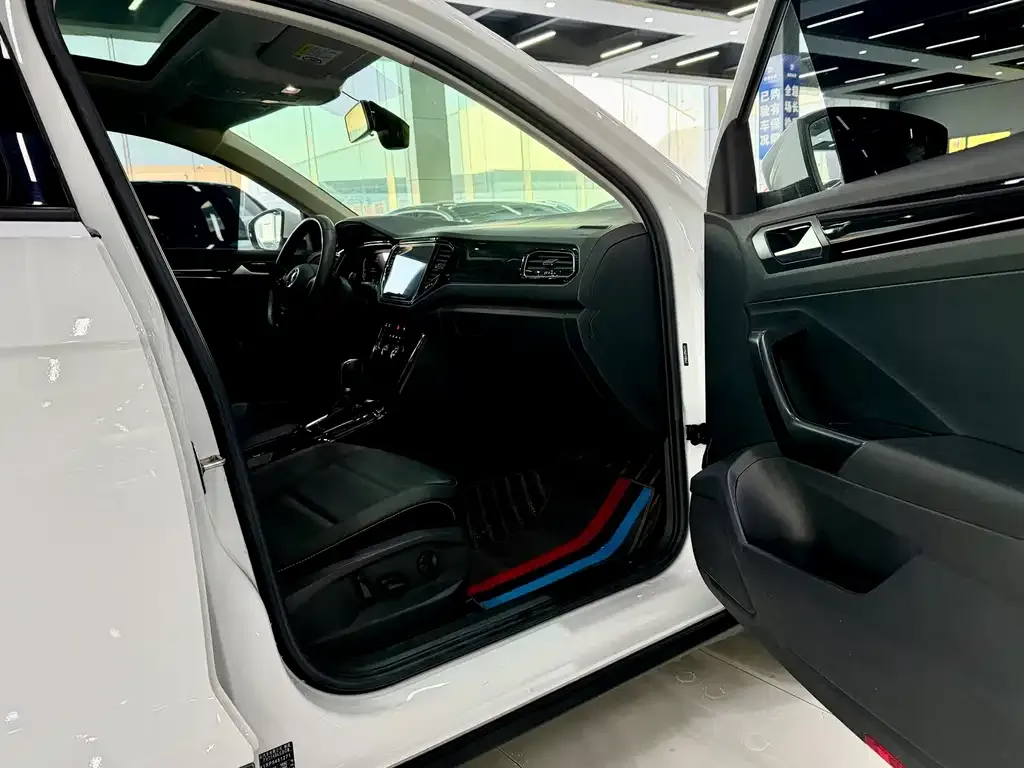 Volkswagen T-Roc 2023 из CN, фото 4