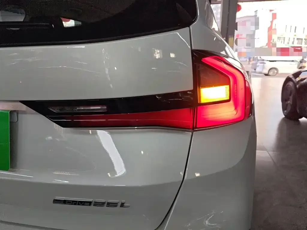 BMW iX1 2025 из CN, фото 2