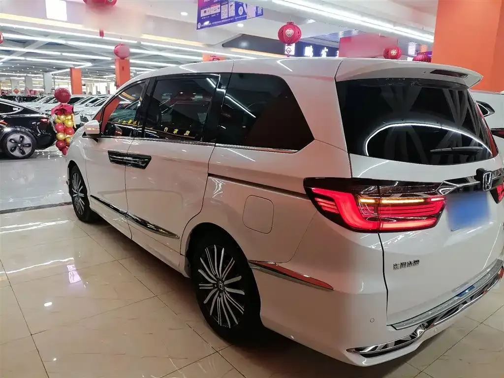 Honda Elysion 2023 из CN, фото 7