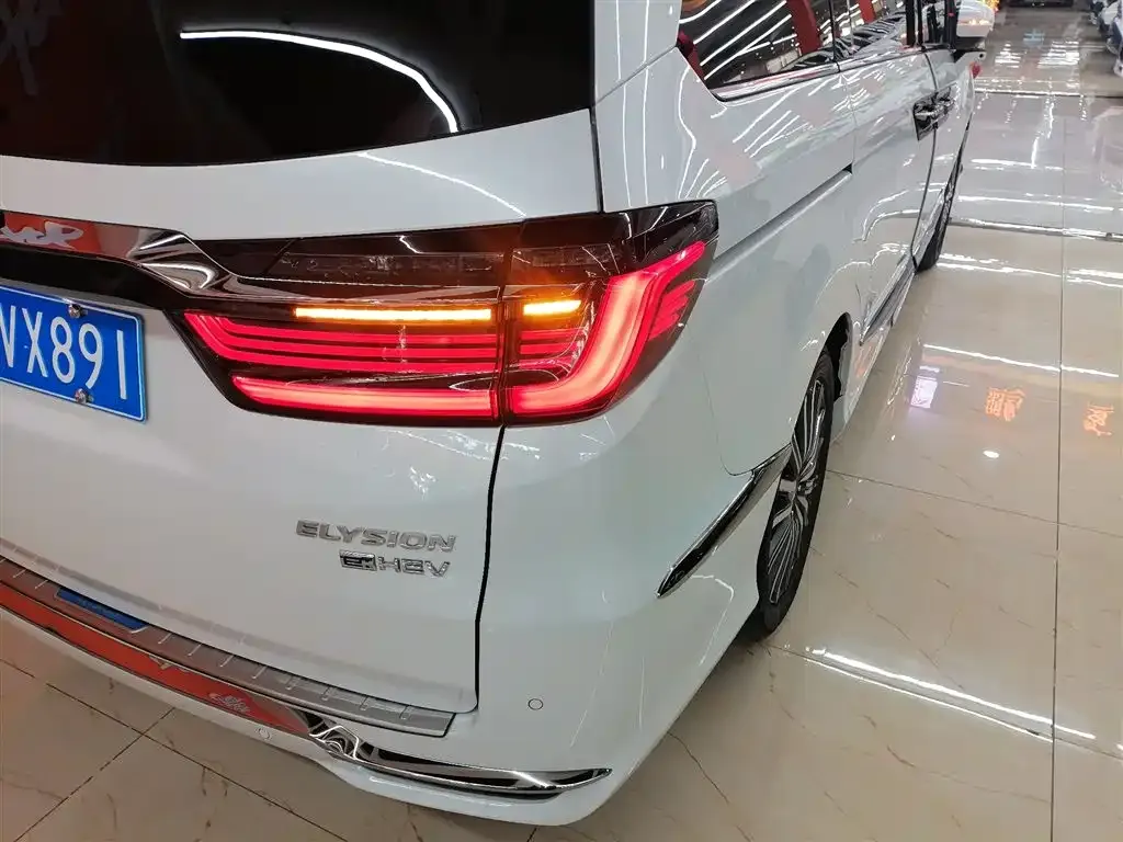 Honda Elysion 2023 из CN, фото 8