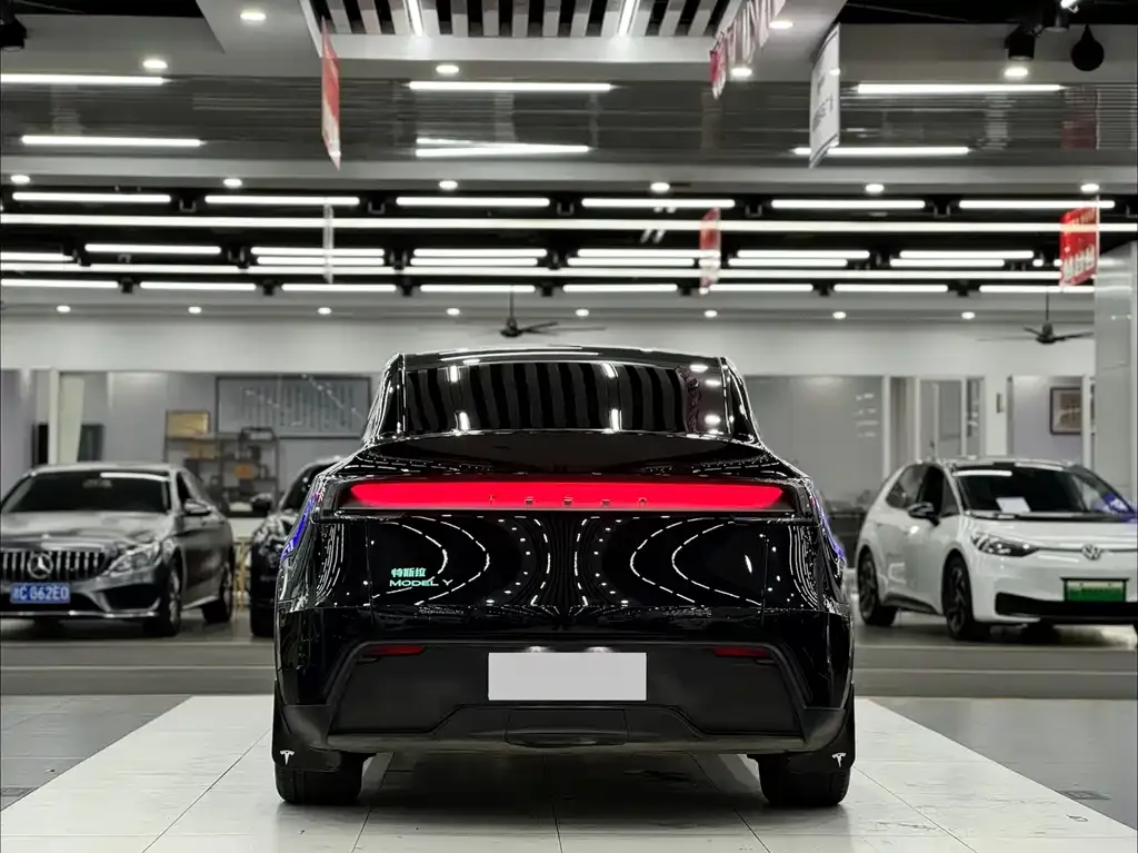 Tesla Model Y 2025 из CN, фото 10