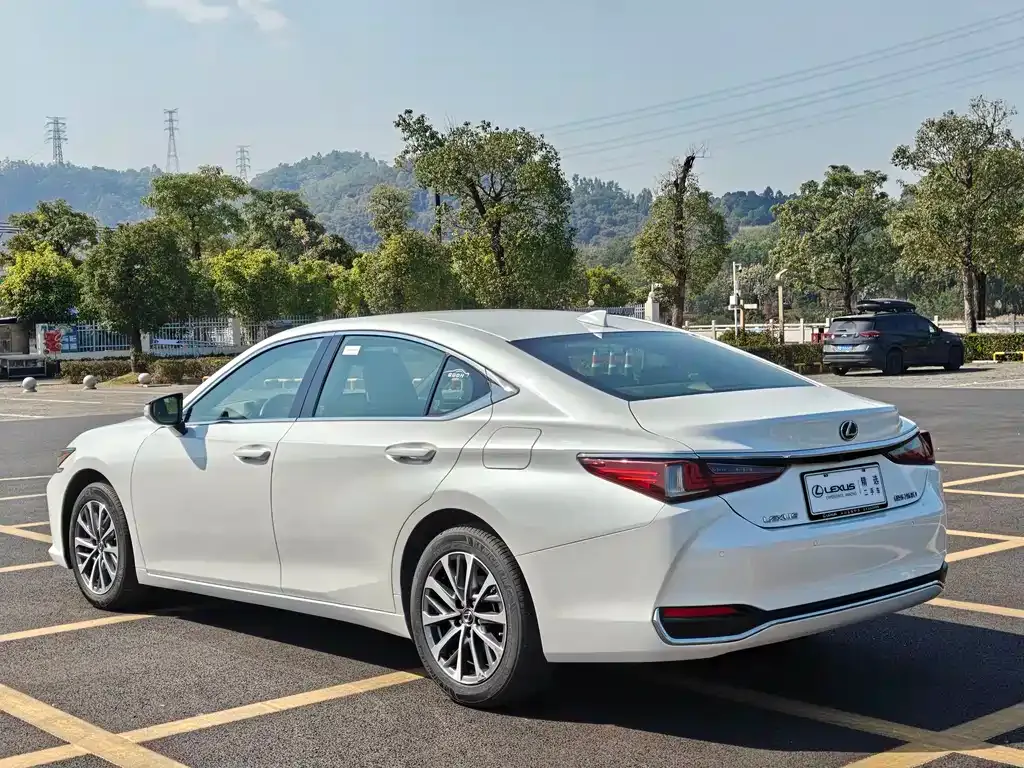 Lexus ES — фото 4