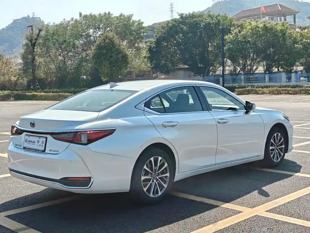 Lexus ES — фото 2