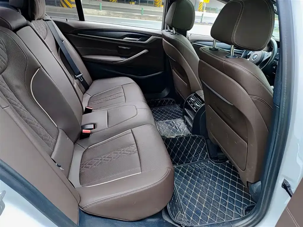 BMW 5 Series 2023 из CN, фото 7