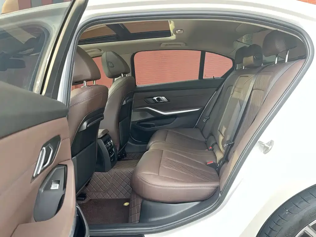 BMW 3 Series 2022 из CN, фото 6