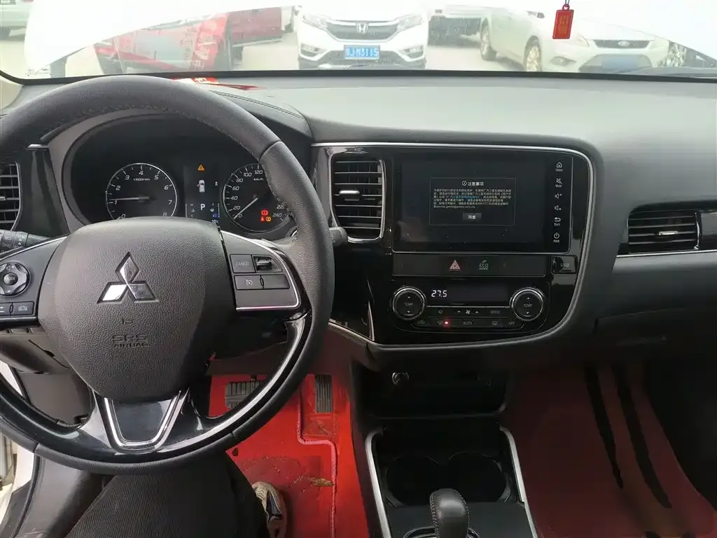 Mitsubishi Outlander 2021 из CN, фото 10