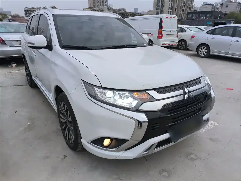 Mitsubishi Outlander 2021 из CN, фото 4