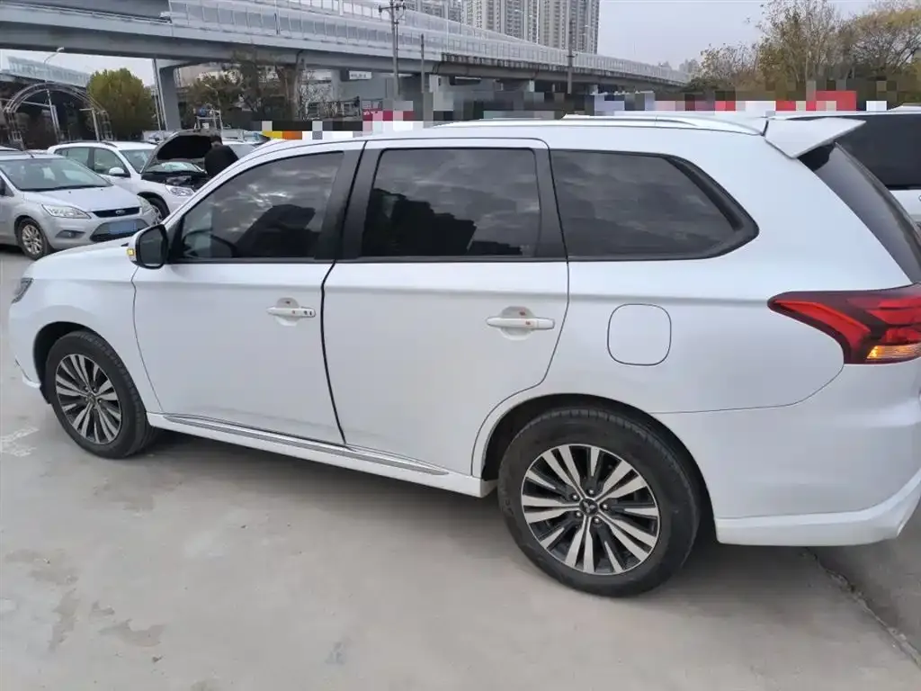Mitsubishi Outlander 2021 из CN, фото 5