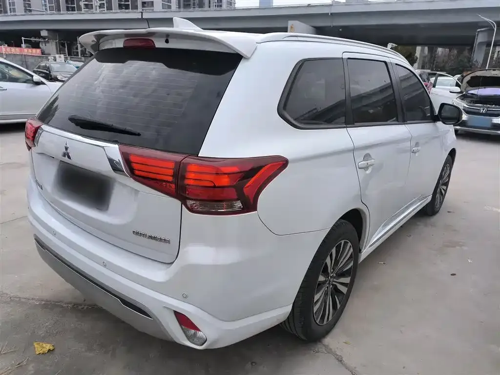 Mitsubishi Outlander 2021 из CN, фото 7