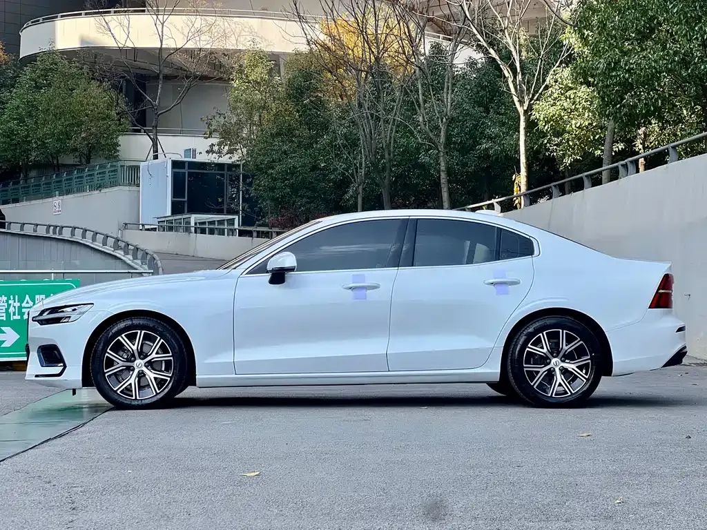 Volvo S60 2024 из CN, фото 10
