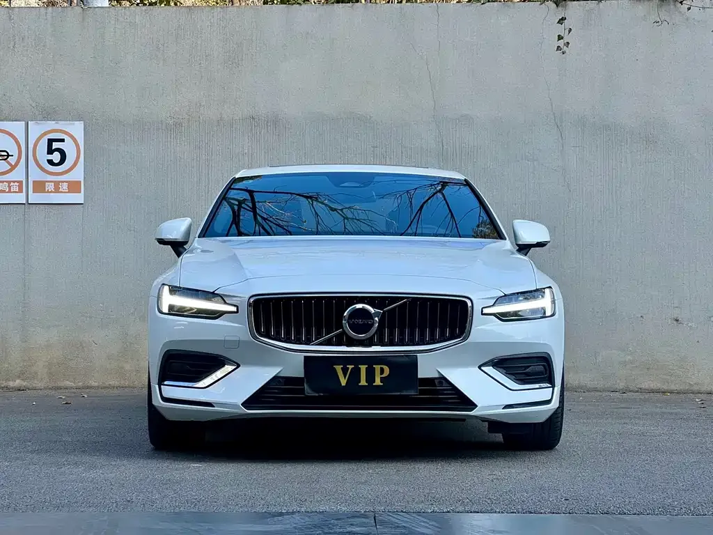 Volvo S60 2024 из CN, фото 2