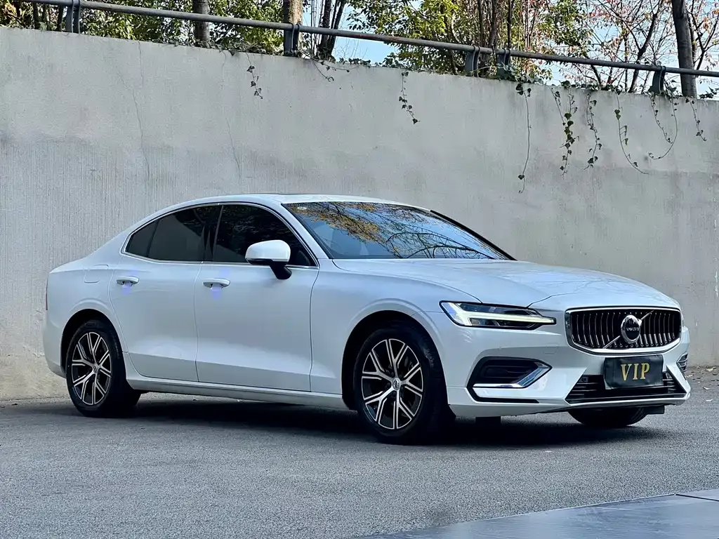 Volvo S60 2024 из CN, фото 3