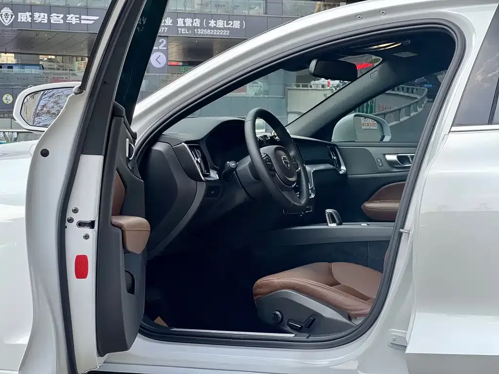 Volvo S60 2024 из CN, фото 4
