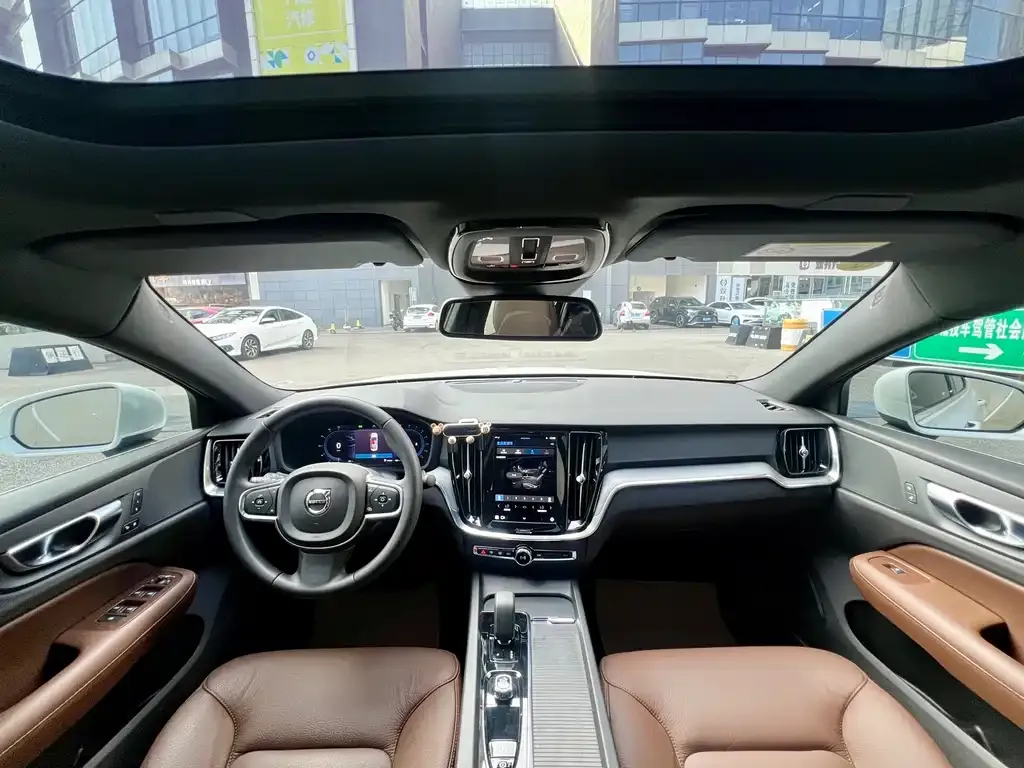 Volvo S60 2024 из CN, фото 5