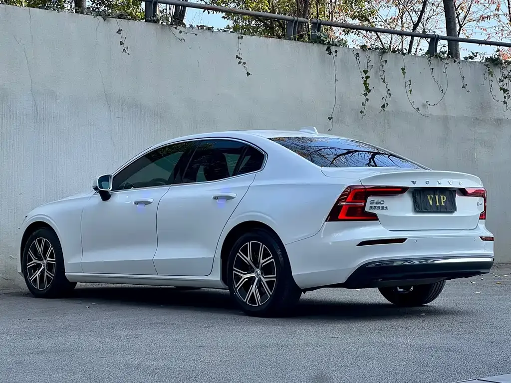 Volvo S60 2024 из CN, фото 7