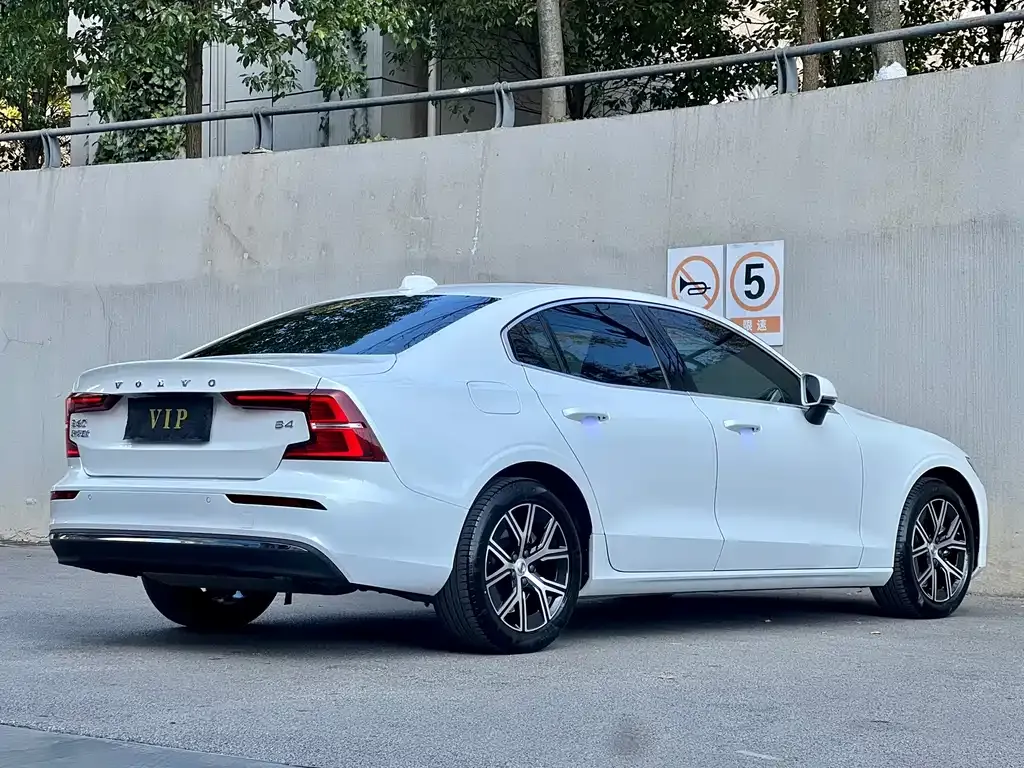 Volvo S60 2024 из CN, фото 9