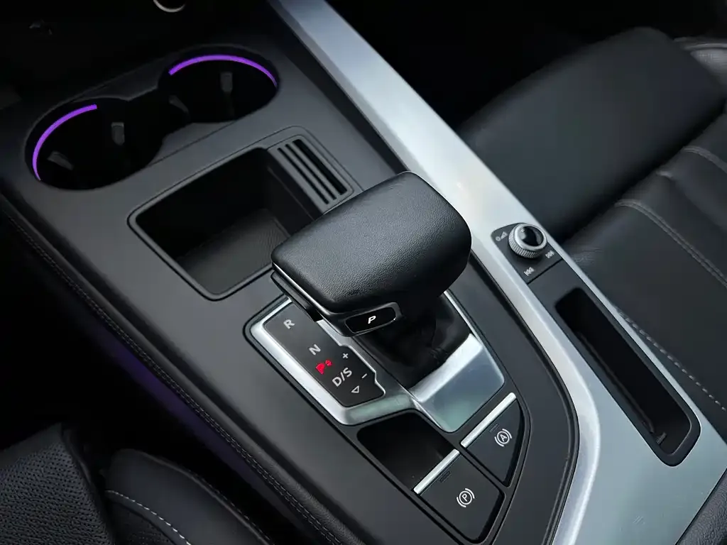 Audi A4L 2023 из CN, фото 6