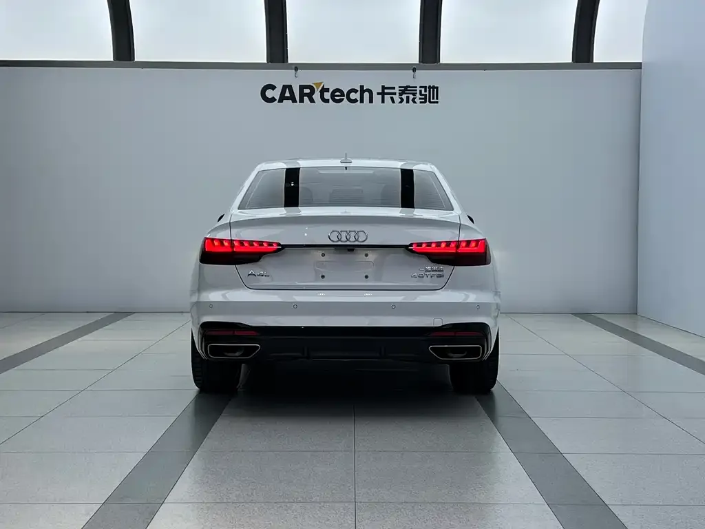 Audi A4L 2023 из CN, фото 2