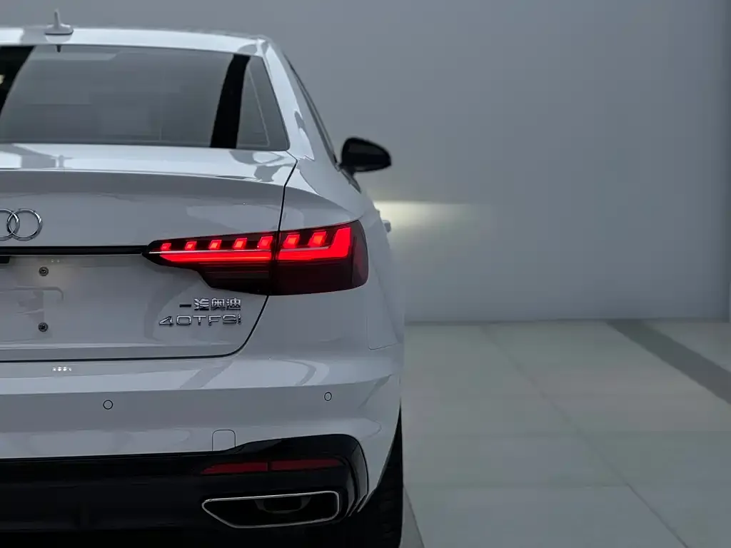 Audi A4L 2023 из CN, фото 9