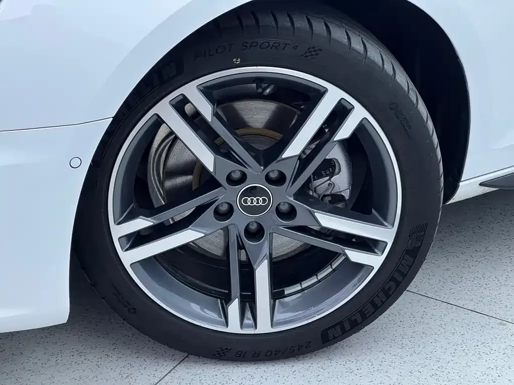 Audi A4L 2023 из CN, фото 7