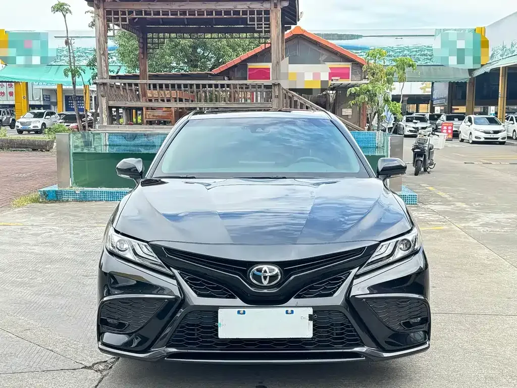 Toyota Camry — фото 2
