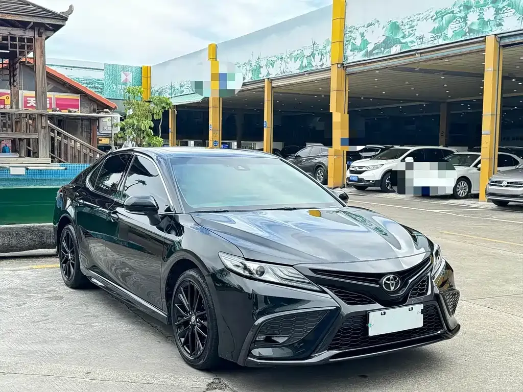 Toyota Camry — фото 3
