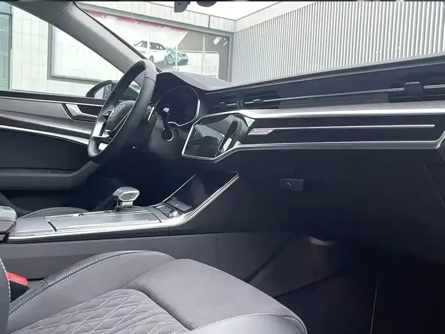 Audi A7L 2023 из CN, фото 3