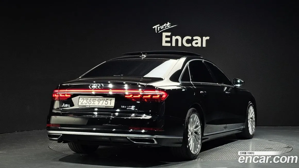 Audi A8 — фото 2