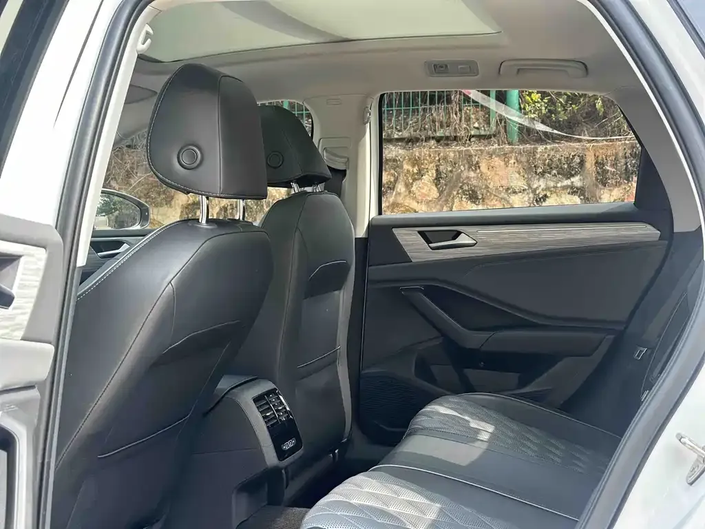 Volkswagen Sagitar 2023 из CN, фото 2