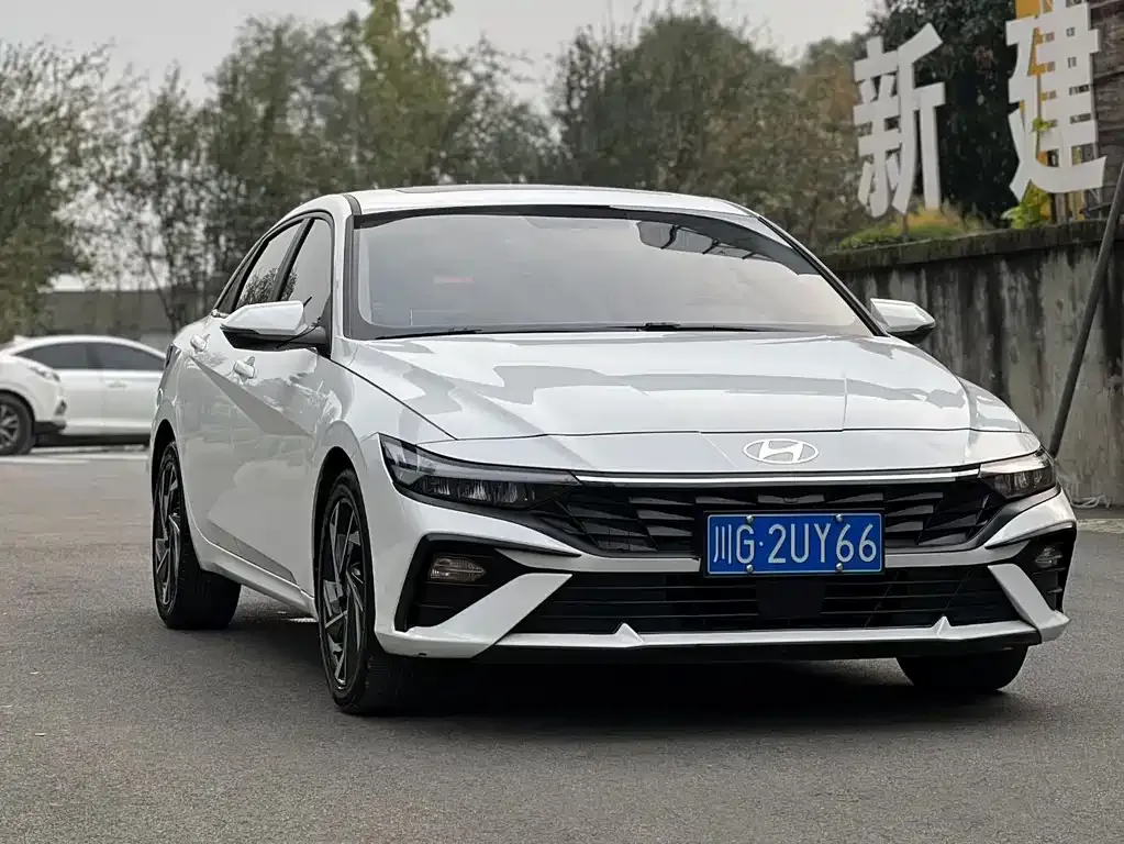 Hyundai Elantra — фото 4