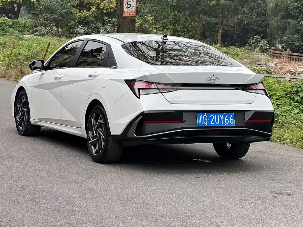 Hyundai Elantra — фото 9