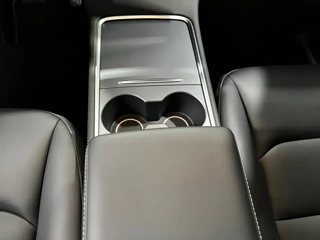 Tesla Model Y 2023 из CN, фото 2