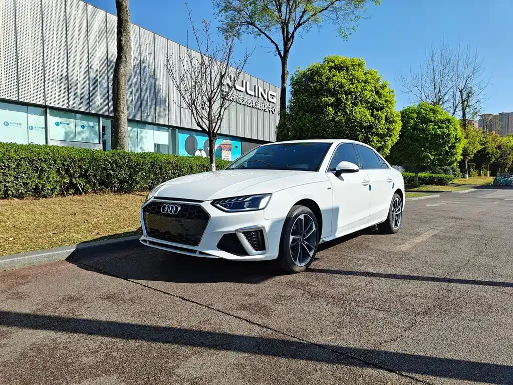 Audi A4L 2022 из CN, фото 1