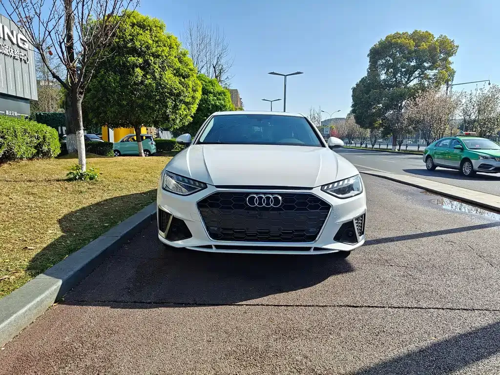 Audi A4L 2022 из CN, фото 7