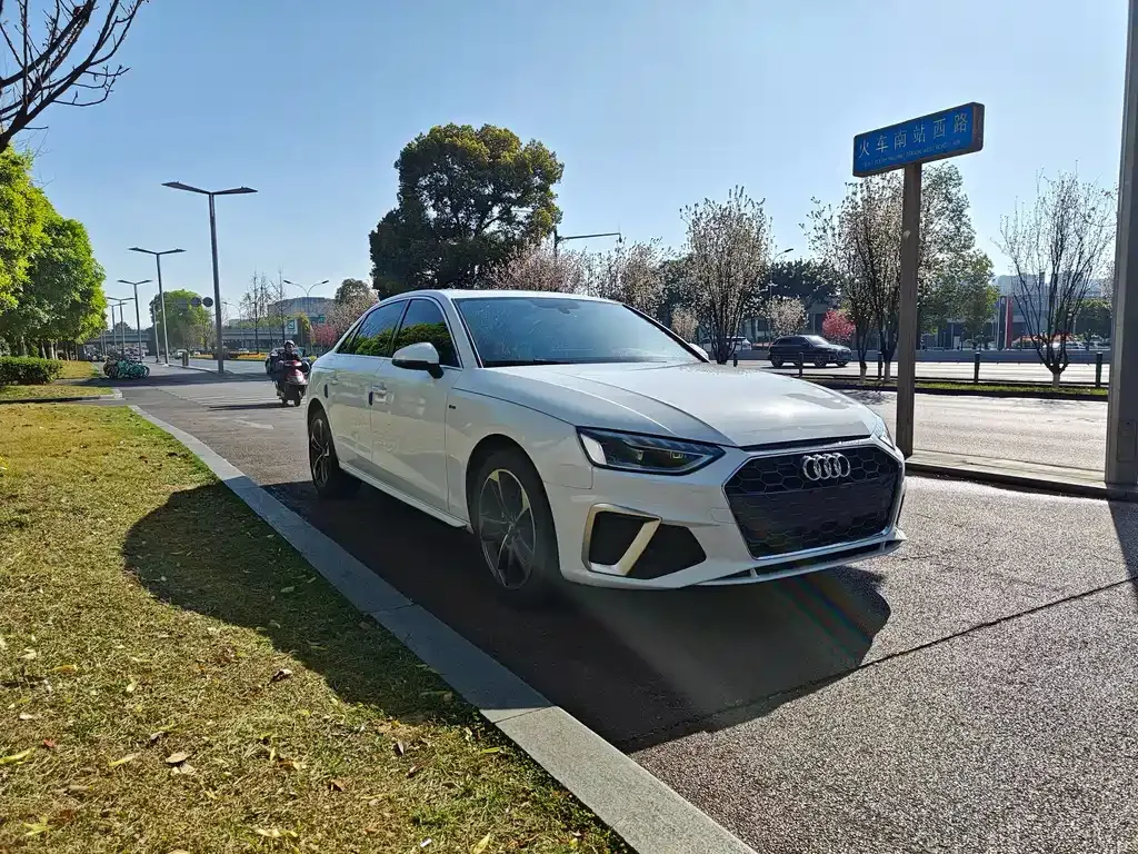 Audi A4L 2022 из CN, фото 5