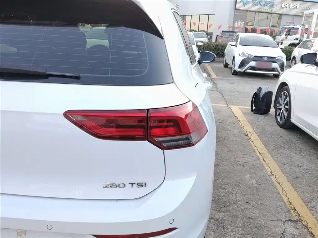 Volkswagen Golf 2023 из CN, фото 8