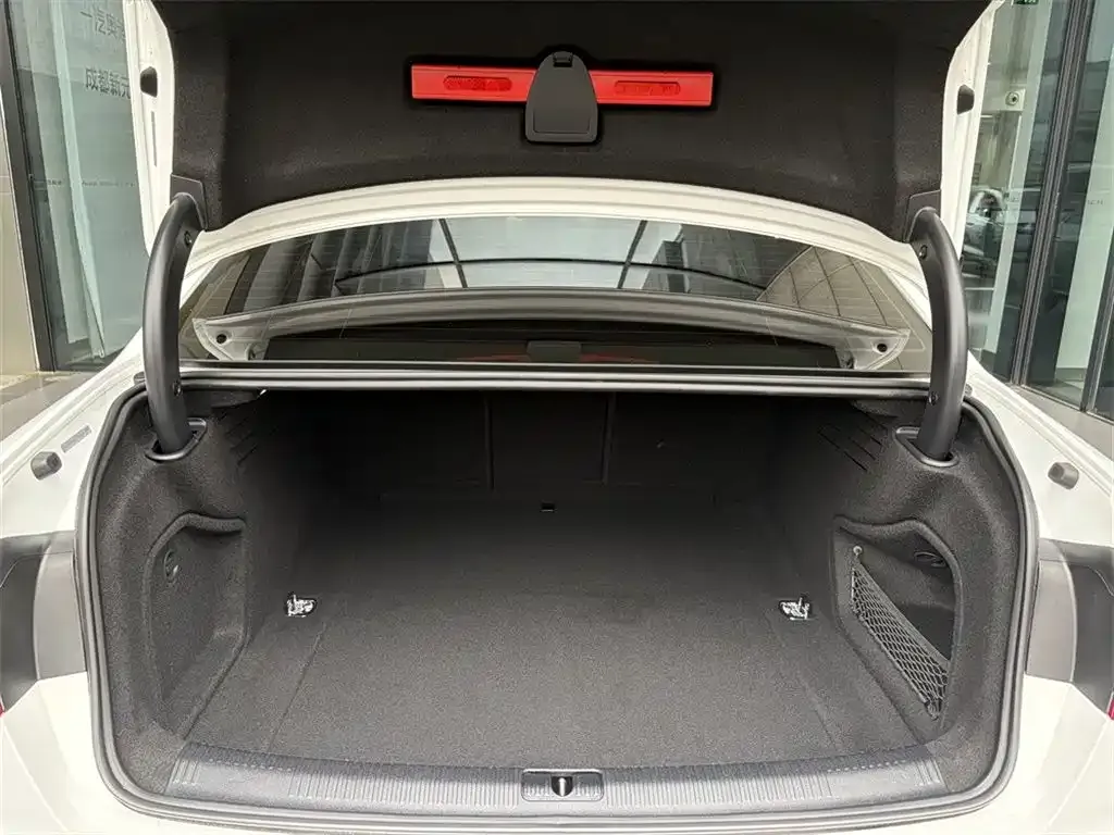 Audi A4L 2021 из CN, фото 7