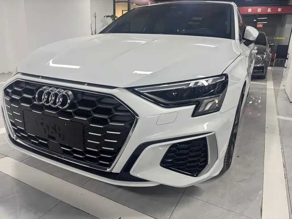 Audi A3 2023 из CN, фото 1