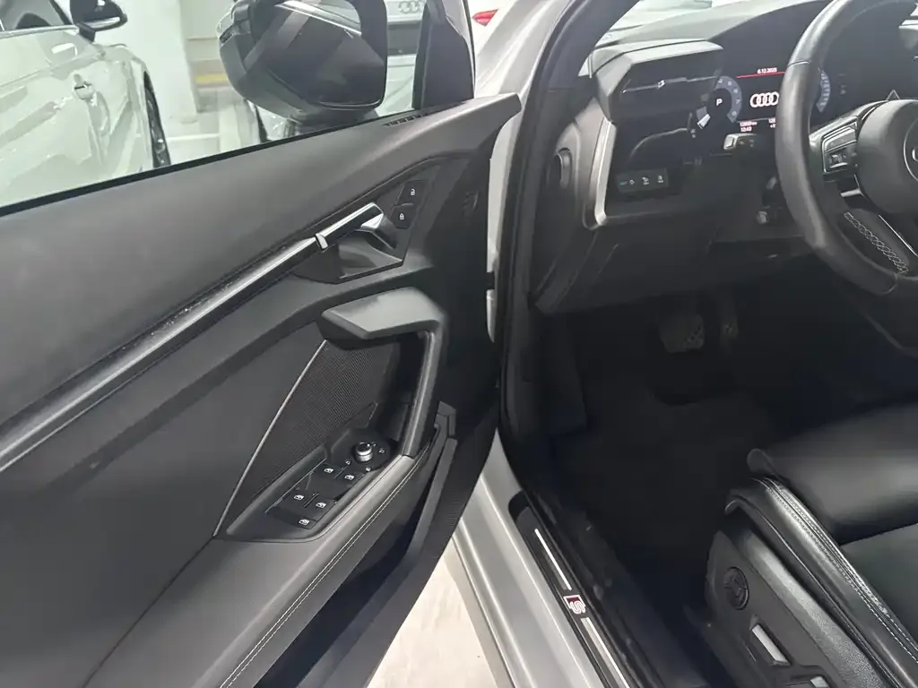 Audi A3 2023 из CN, фото 6