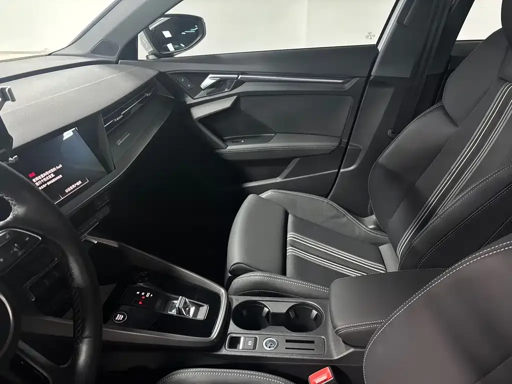 Audi A3 2023 из CN, фото 8