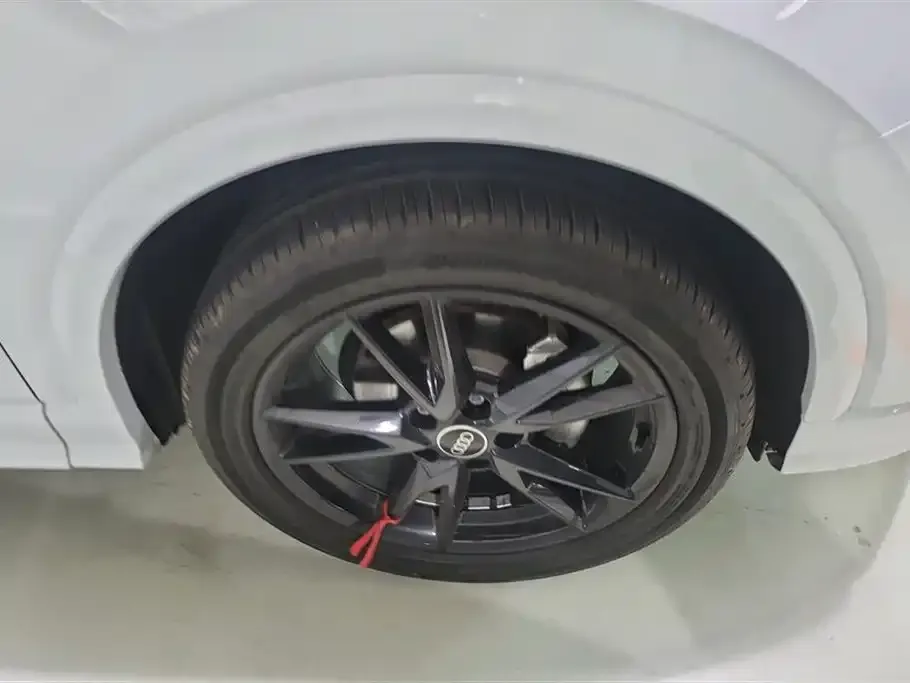 Audi Q2L 2023 из CN, фото 2