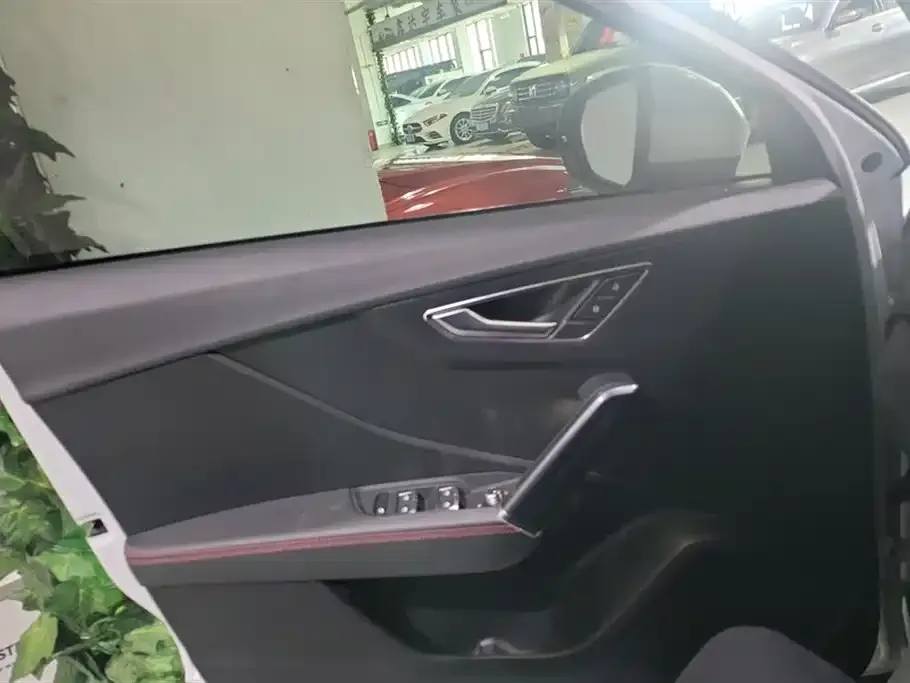 Audi Q2L 2023 из CN, фото 3