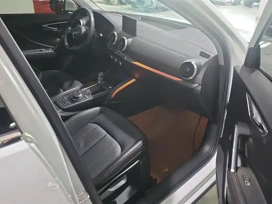 Audi Q2L 2023 из CN, фото 9